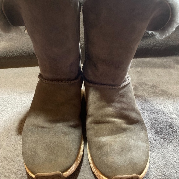 Sutton's UGG Boots (Australian) - Picture 6 of 7